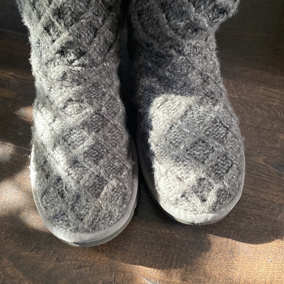 Uggs grey knitted size 7 no box - Picture 4 of 8